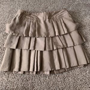 Banana Republic short ruffle skirt. Size 2P.